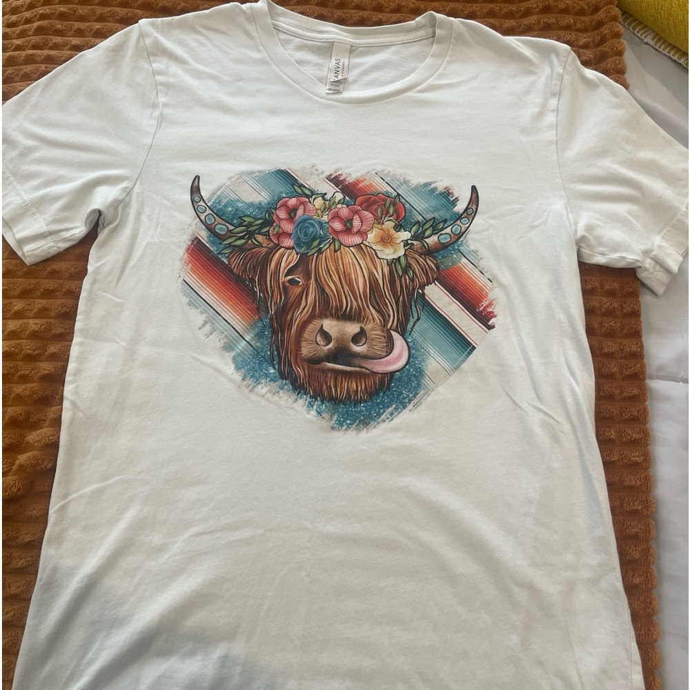 T-shirt. Size small. Bought from boutique. $5